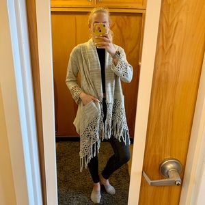 Versona Gray/Macramé Hemmed Cardigan